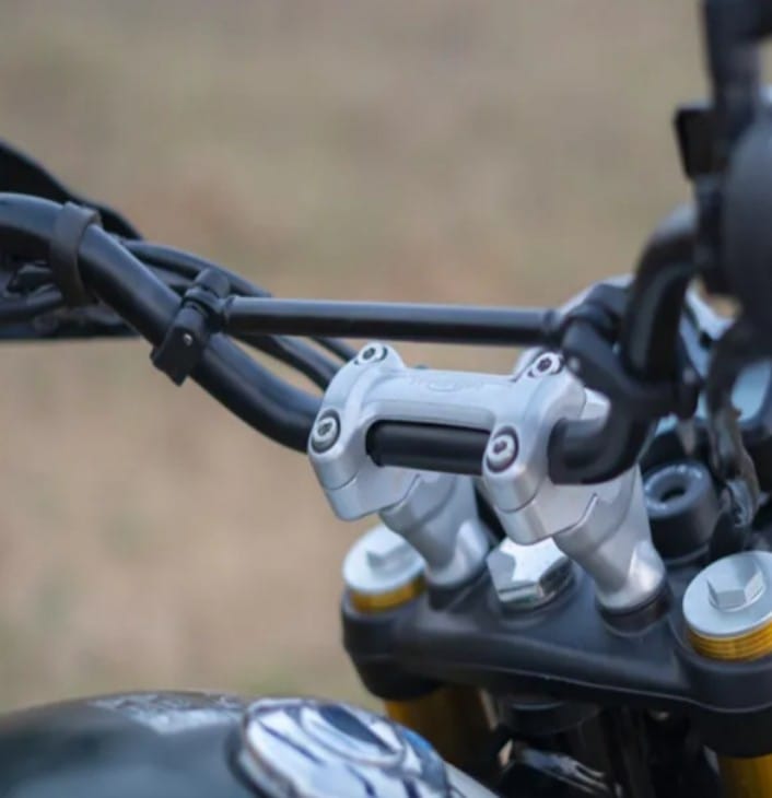 OFFSET HANDLE BAR RISER SILVER FOR TRIUMPH SCRAMBLER 400