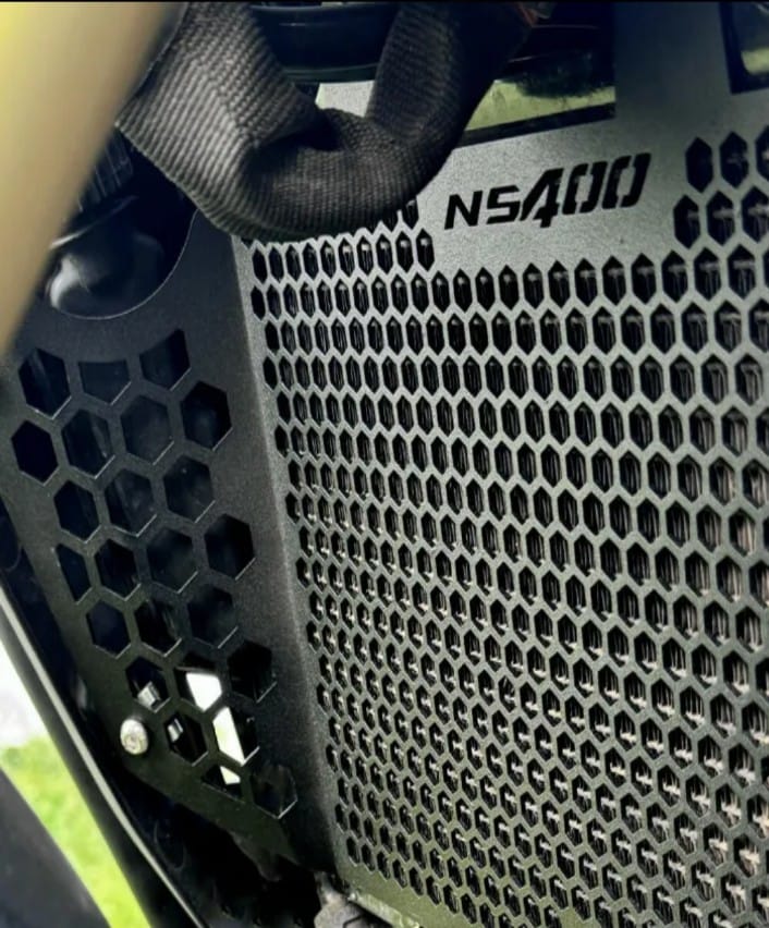 Radiator Guard Honeycomb Black for Bajaj Pulsar NS400z