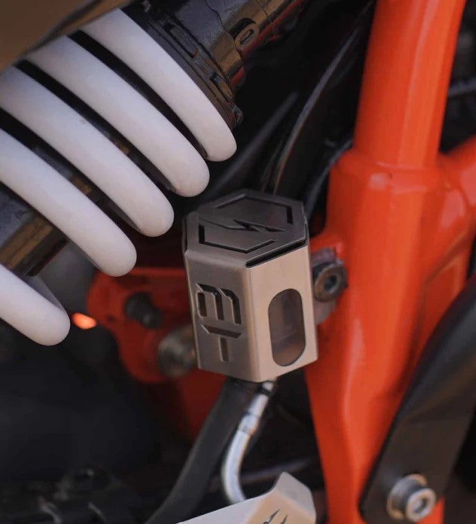 RESERVOIR GUARD SS FOR KTM DUKE 250 & 390 GEN-3