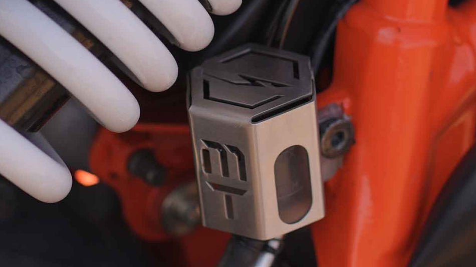 RESERVOIR GUARD SS FOR KTM DUKE 250 & 390 GEN-3
