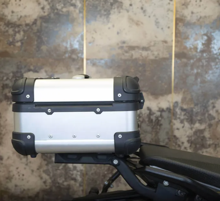 Universal Top Box Aluminium (22 Litre) R-Flat Silver