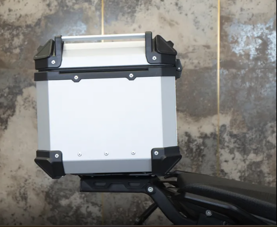 Universal Top Box Aluminium (45Ltr) l-flat Sliver With Back Rest Cushion