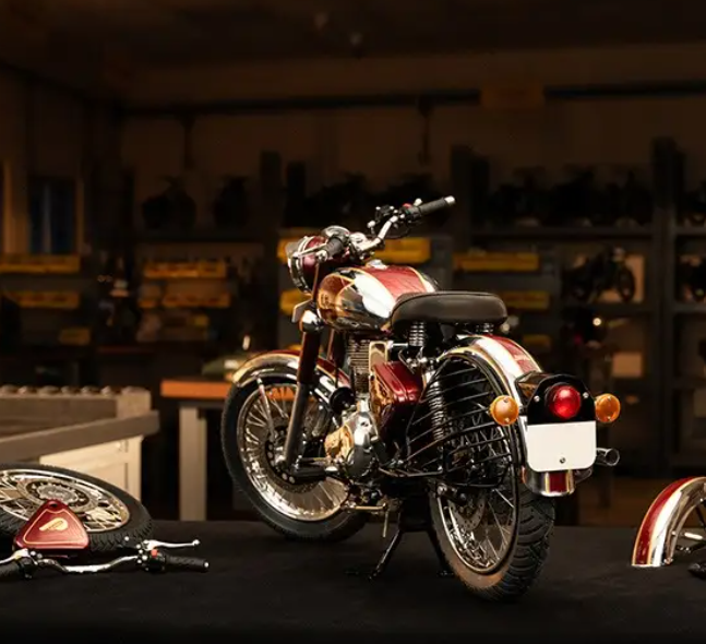 Royal Enfield Classic 350 1:3 Scale Model Mehroon Chrome