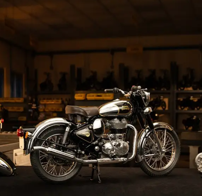 Royal Enfield Classic 350 1:3 Scale Model Chrome Black