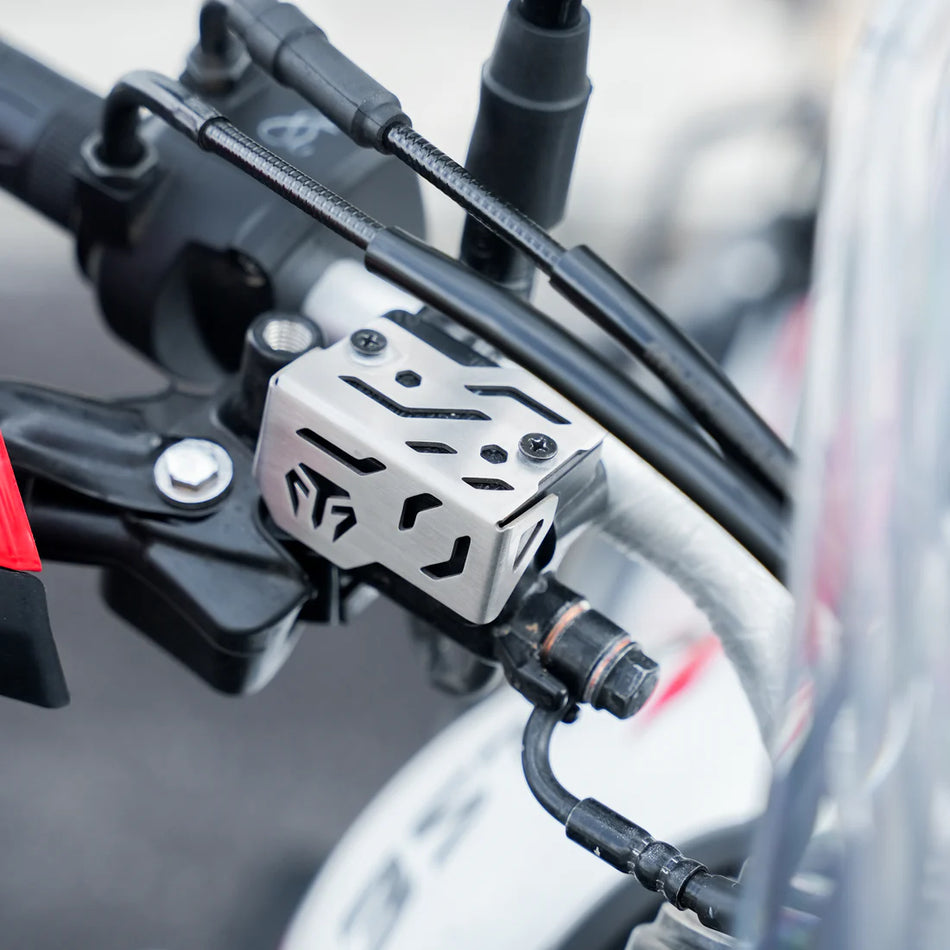 FRONT MASTER CYLINDER GUARD FOR XPULSE 210 (SS)